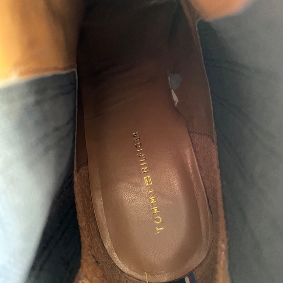 Tommy Hilfiger cognac wedge booties with perforated brogue details Size 9.5 - Picture 9 of 12